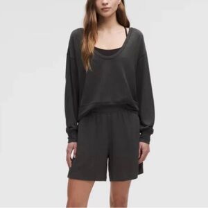 ❤️ Lululemon BeCalm Mid-Rise Bermuda Short Size S NWT